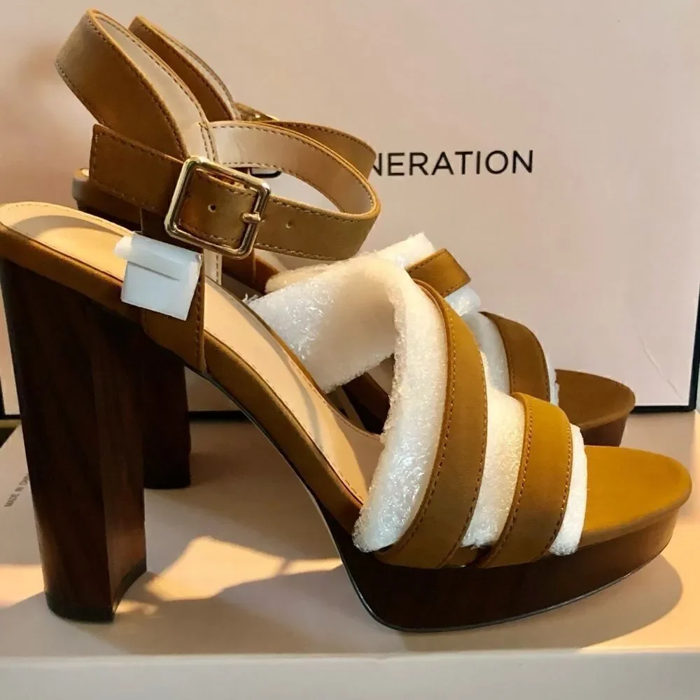 BCBGeneration ONNIA PLATFORM SANDAL in Camel